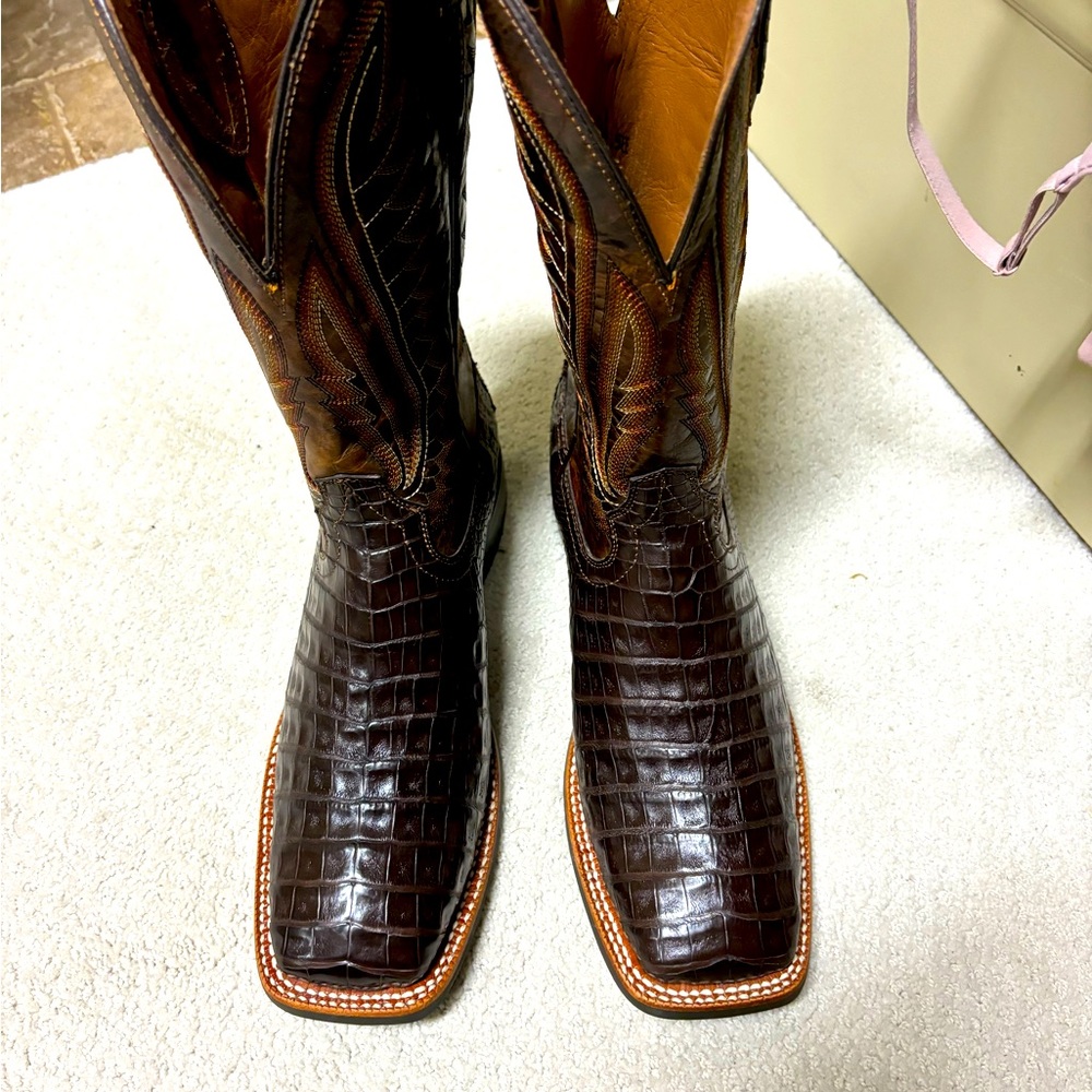 Ariat Chocolate Caiman boots never worn. 10.5 EE